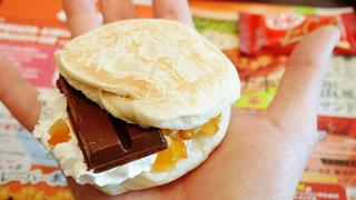 Illustration for article titled Kit-Kat Sandwiches! Japan Has Kit-Kat Sandwiches.